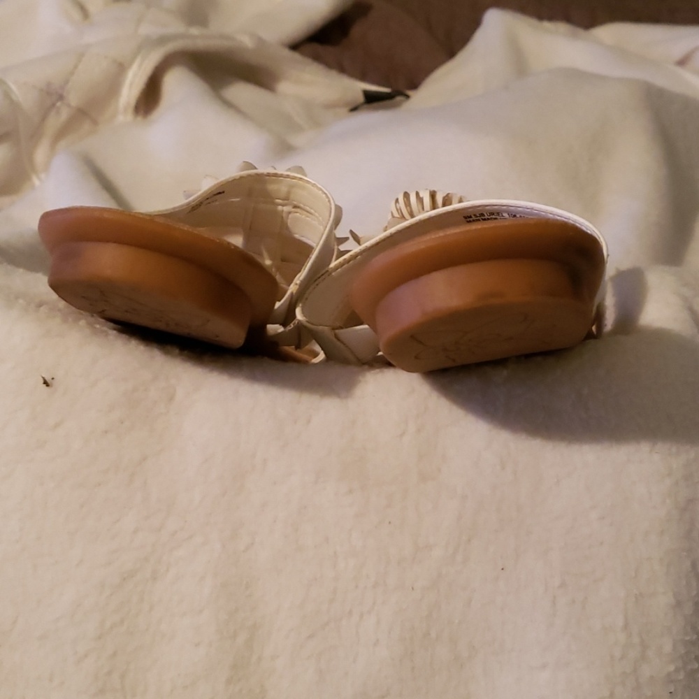 Shoes - Picture 3 of 6